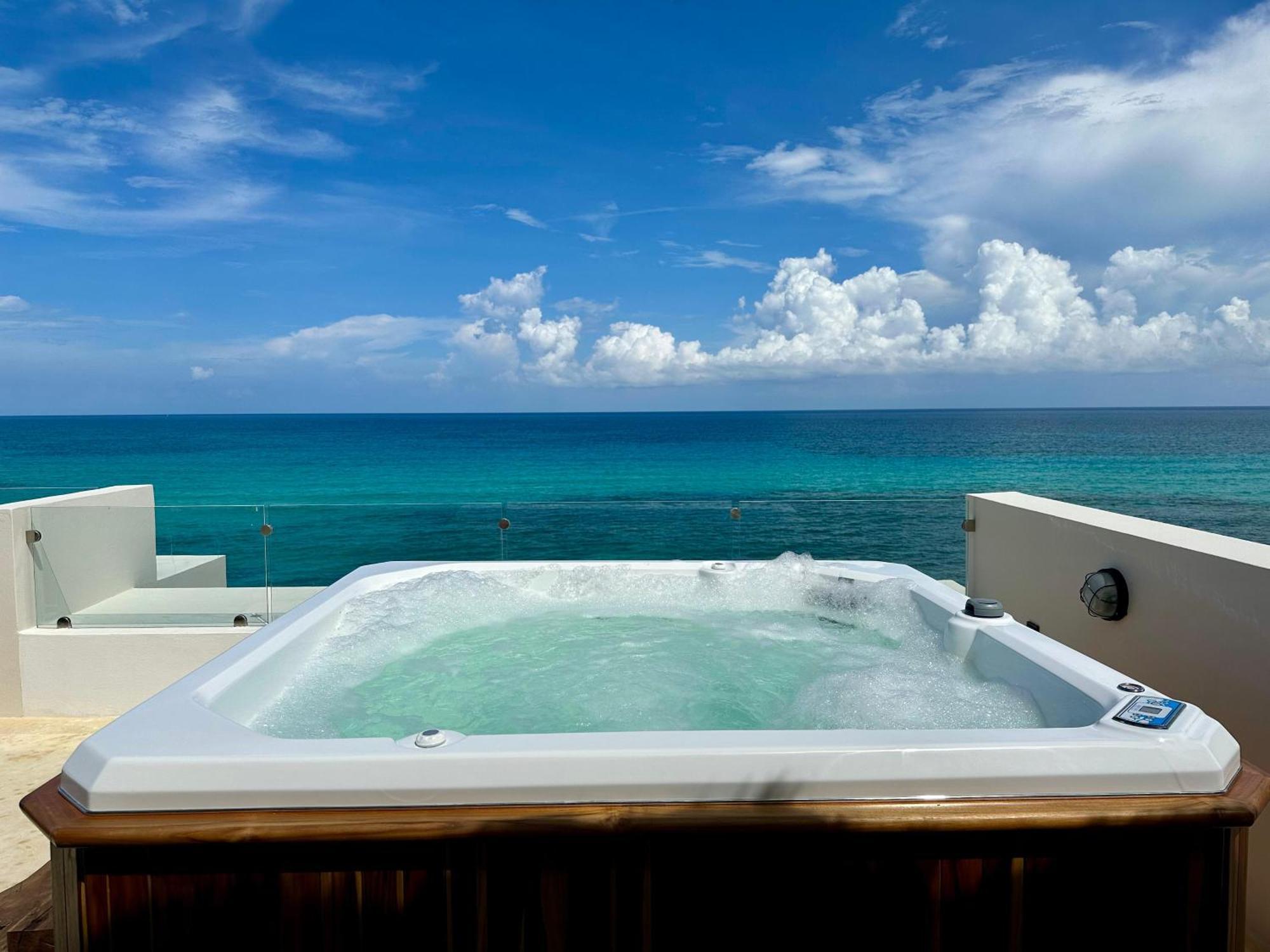 Angelina 28 Beachfront And Family Apartments - Modern And Relaxing Long Stays - 20 Min From Cancun Airport Puerto Morelos Esterno foto